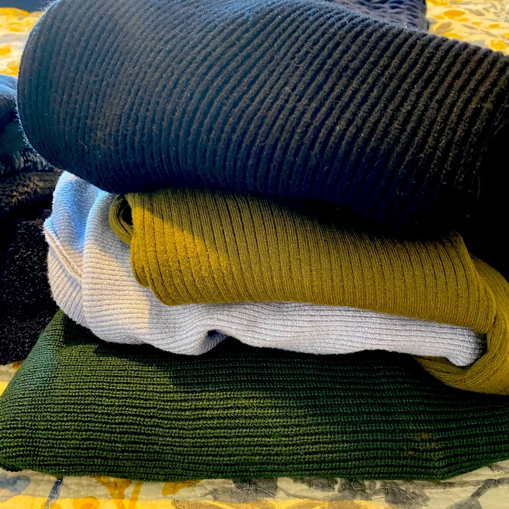 Bulk sweaters M & L